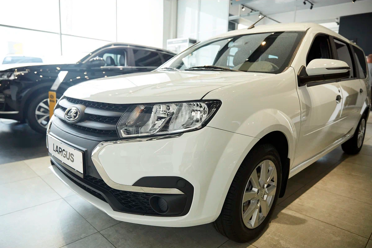 Lada Largus - фото №1